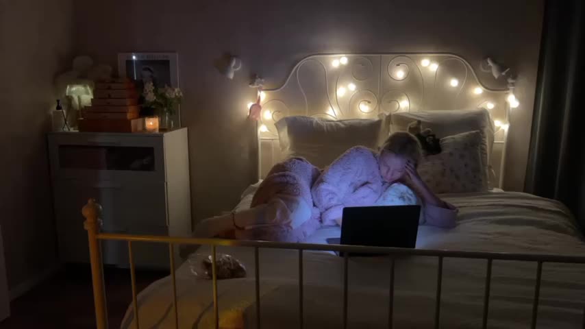 MauiBae Webcam Star October 19, 2026