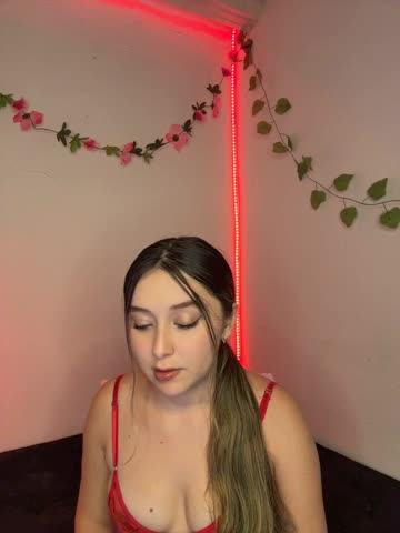 Sarisloves Webcam Star October 19, 2026