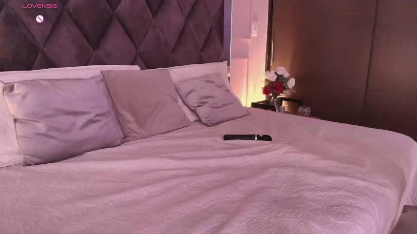 Evelyn__16 Webcam Chat October 19, 2026