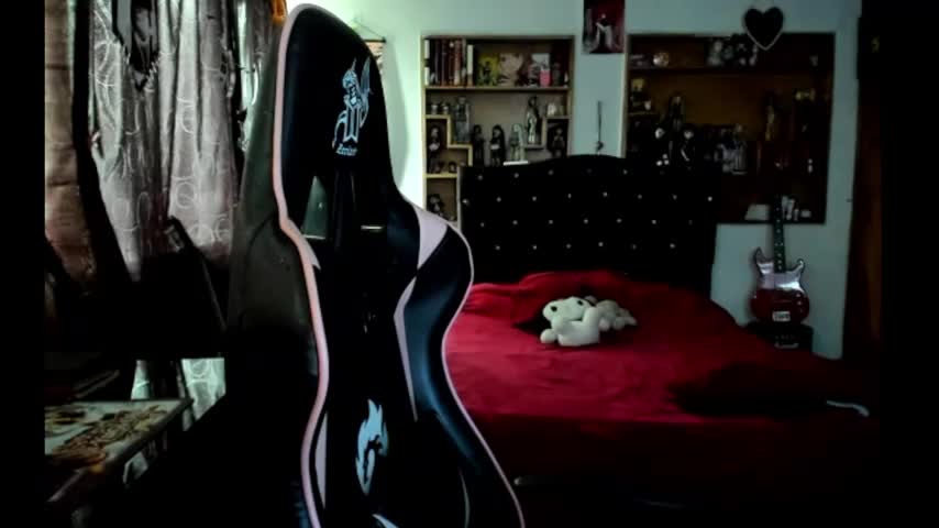 Maki_Zero Webcam Chat October 19, 2026