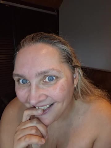 MaskedQueen77 Webcam Chat October 19, 2026