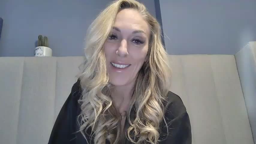 Hannah-Luxe Webcam Chat October 19, 2026