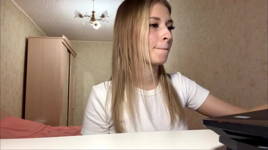 IrmgardCouden Webcam Chat October 19, 2026