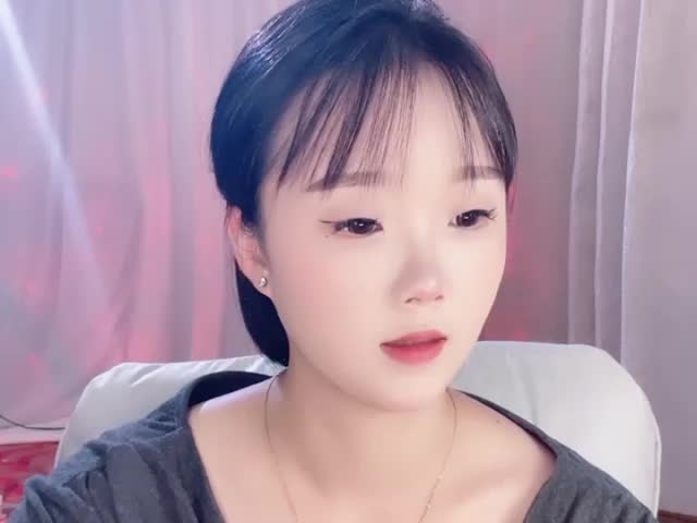 yiyi88888 Webcam Chat October 19, 2026