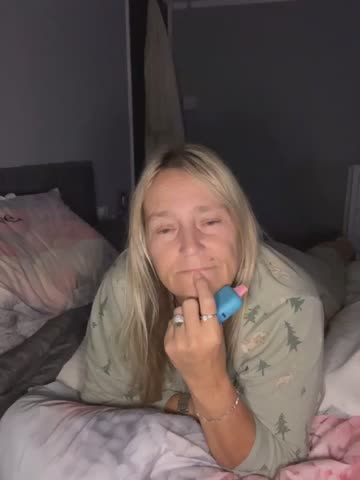 Blondnboujee53 Webcam Star October 20, 2026