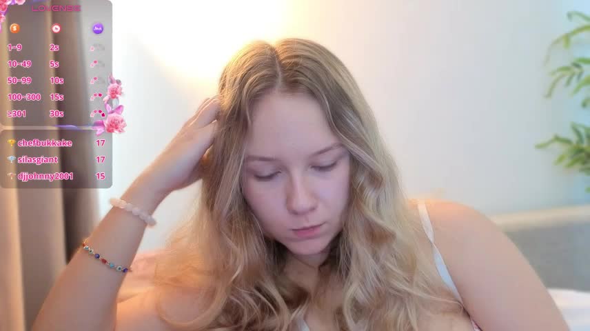 queenneee Webcam Chat October 20, 2026