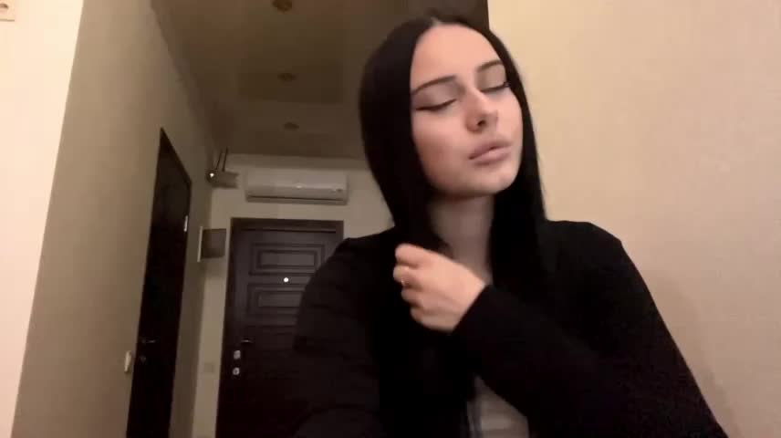 MadlynHales Webcam Chat October 21, 2026