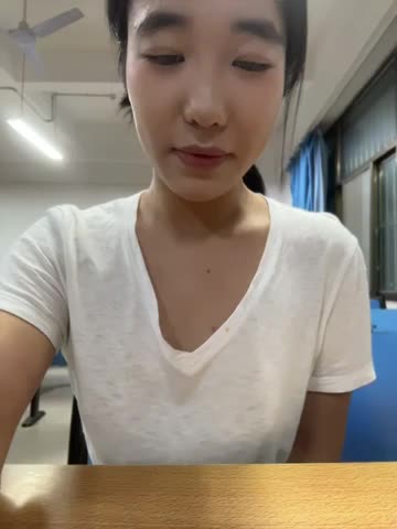 lucy2027 Webcam Chat October 21, 2026