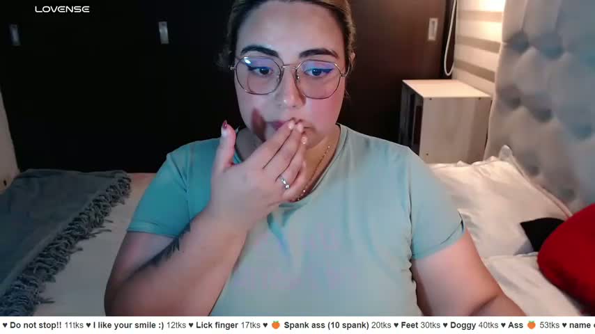 yini_angel Webcam Chat October 21, 2026