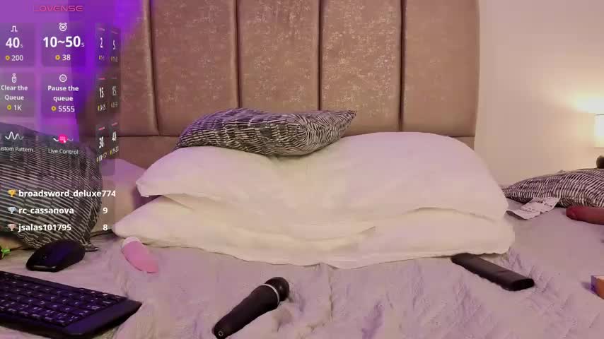 zoemoon1_ Webcam Chat October 21, 2026