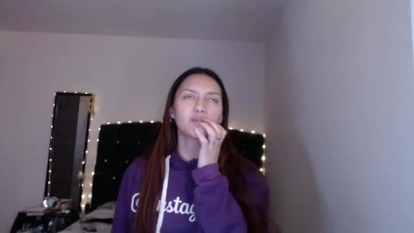holy_juli Webcam Chat October 21, 2026