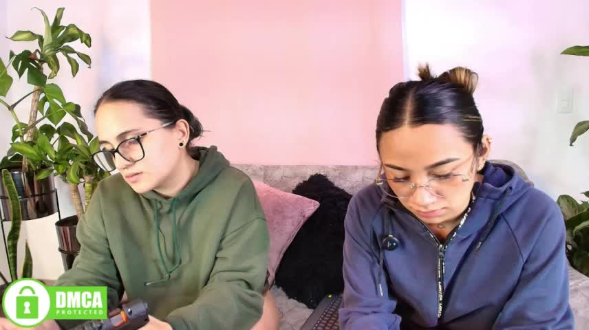 Jules_n_Gia Webcam Chat October 21, 2026