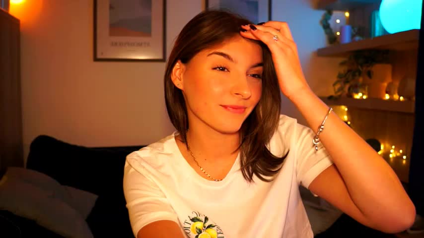 tiny_pixieee Webcam Chat October 21, 2026