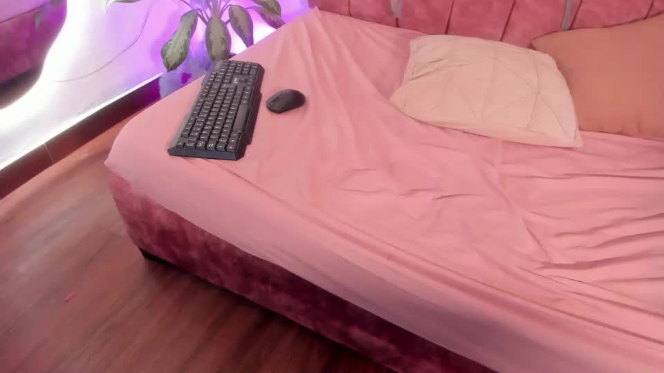 saamantharose Webcam Chat October 21, 2026