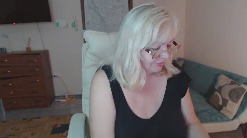 LavandaMay Webcam Chat October 22, 2026