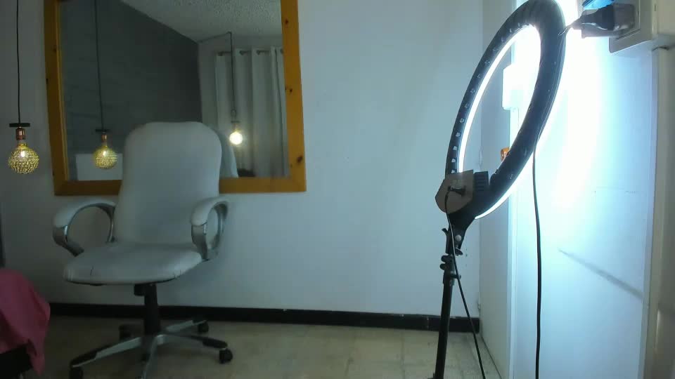 alice__roses Webcam Star October 22, 2026
