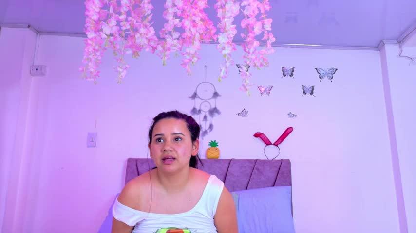 NahomyEvans Webcam Chat October 22, 2026