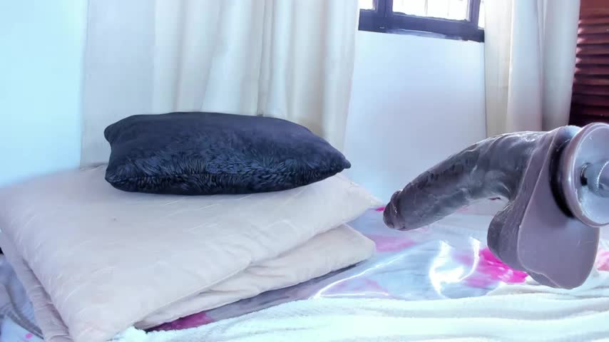 queen_yully Webcam Chat October 22, 2026