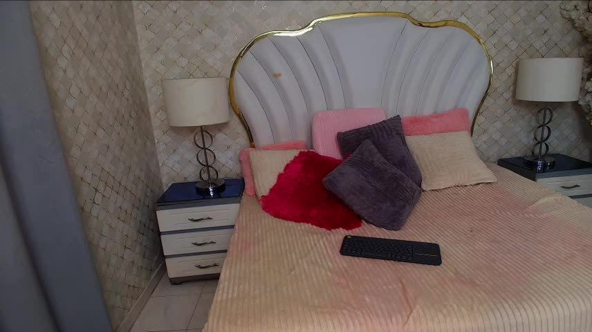 YazminJenner Webcam Chat October 22, 2026