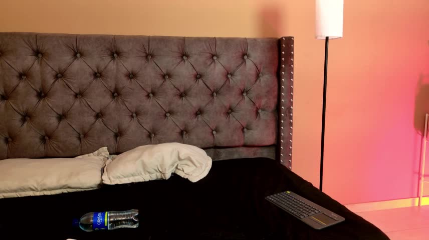 luna_willians Webcam Chat October 22, 2026