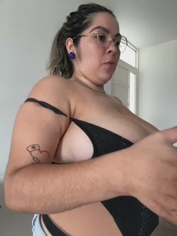 bella_luna12 Webcam Chat October 23, 2026