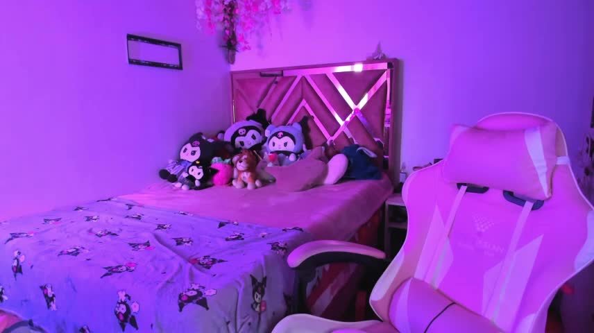 little_emma0 Webcam Chat October 23, 2026