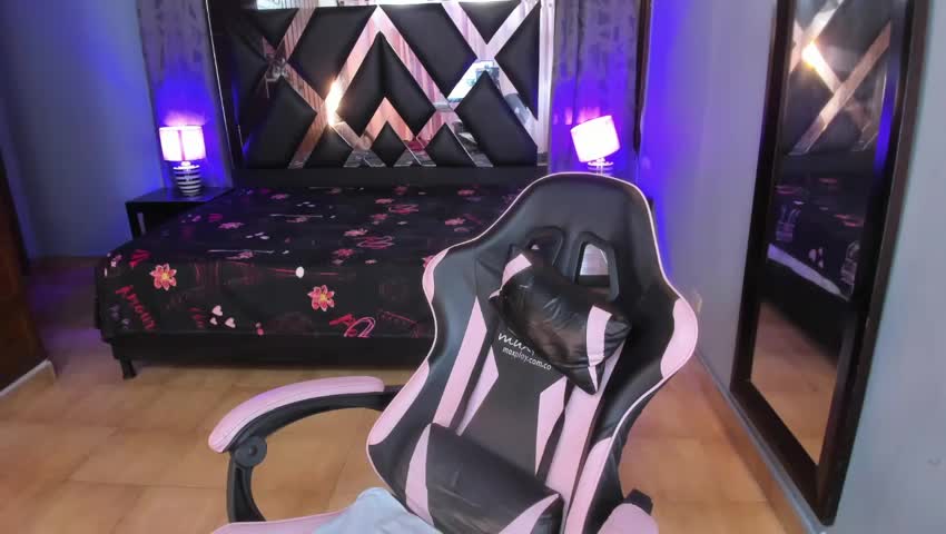 Linda4Petite Webcam Chat October 23, 2026
