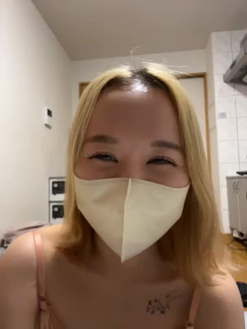 fuyu_apple Webcam Chat October 25, 2026