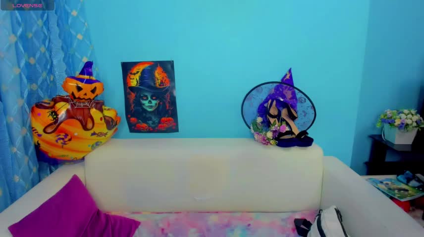 LindaaLu Webcam Chat October 25, 2026