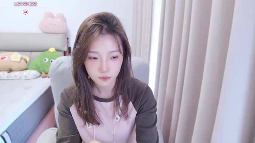 yuyu_77 Webcam Chat October 25, 2026