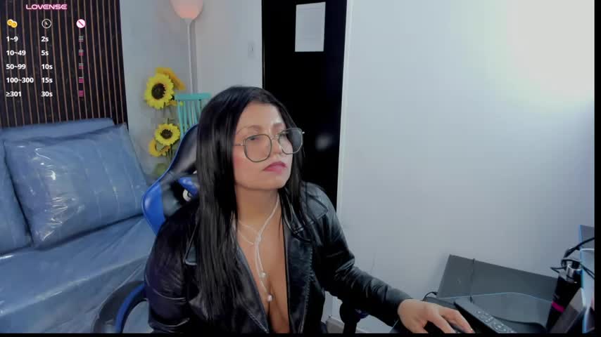 Laura_martii Webcam Chat October 25, 2026