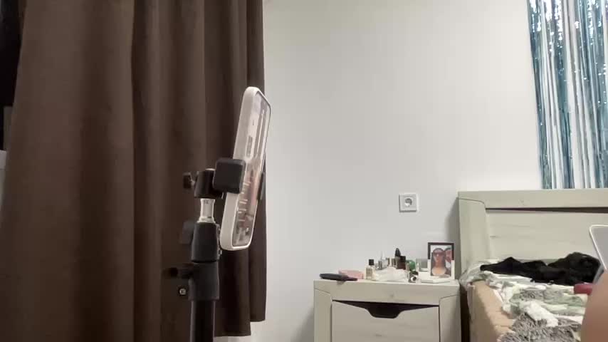 Leeka_08 Webcam Chat October 25, 2026