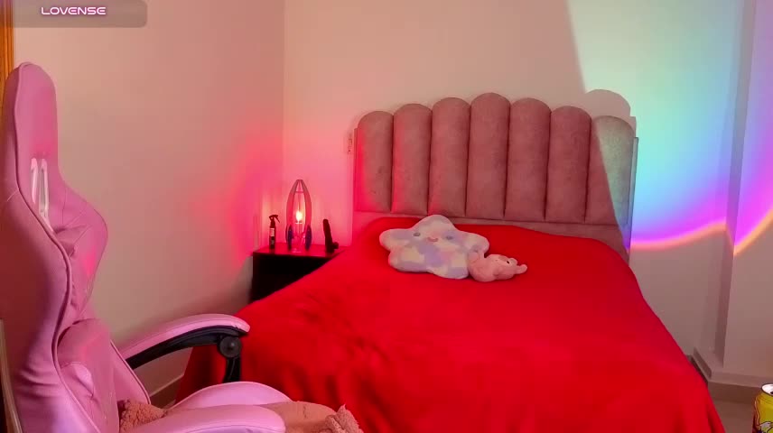 nicollsan33 Webcam Chat October 25, 2026