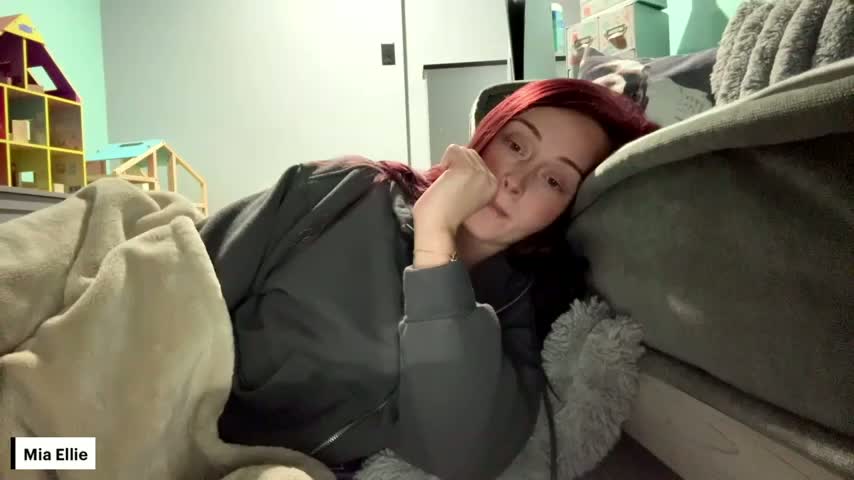 miaaellie Webcam Star October 25, 2026
