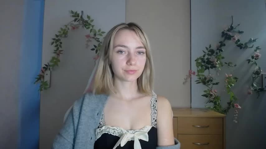 LuciaYoung Webcam Chat October 26, 2026