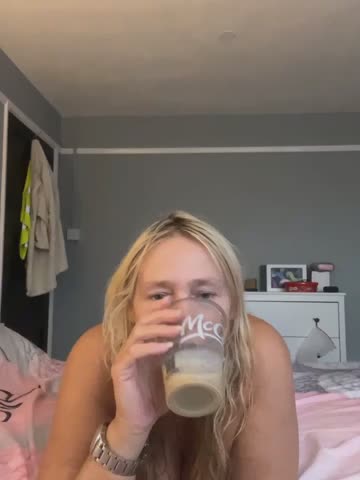 Blondnboujee53 Webcam Star October 26, 2026