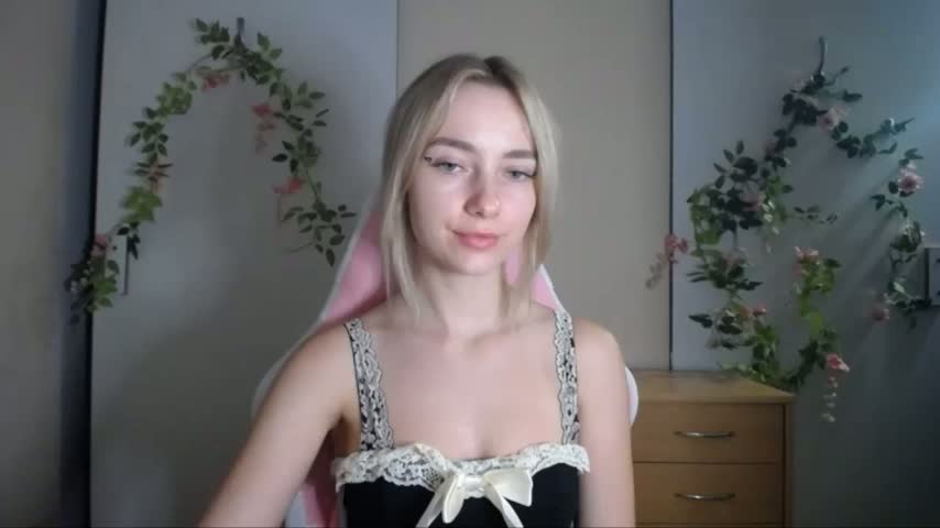 LuciaYoung Webcam Chat October 26, 2026