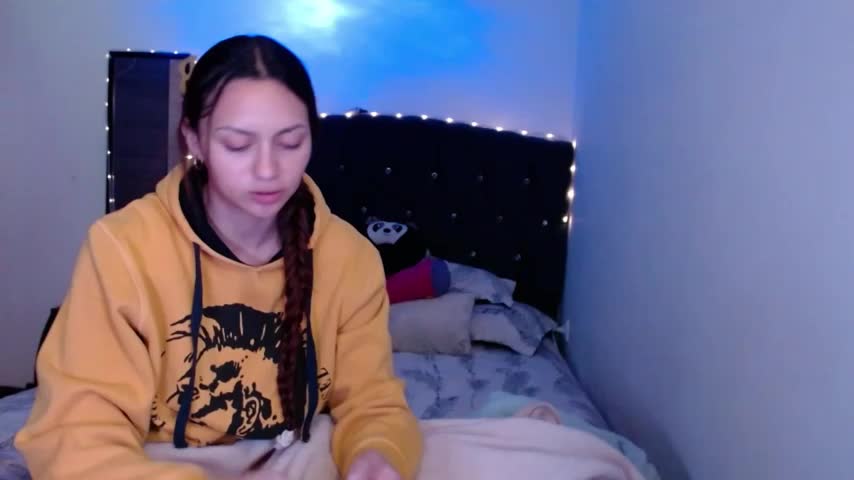 holy_juli Webcam Star October 26, 2026
