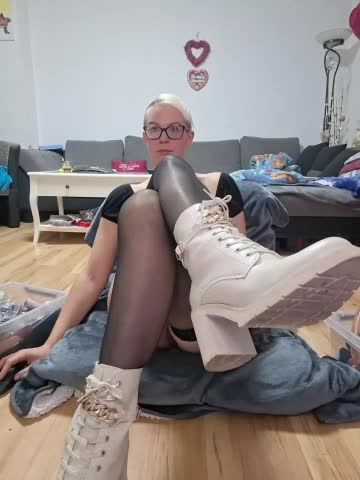 ZuckerMausi17 Webcam Chat October 27, 2026