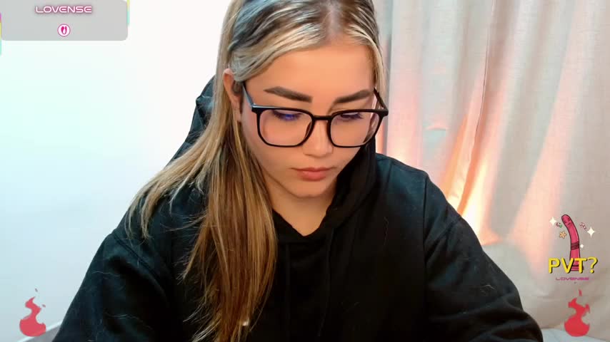 Lucia_star__ Webcam Chat October 27, 2026