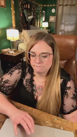thatcutegirlwtheglasses Webcam Chat October 28, 2026