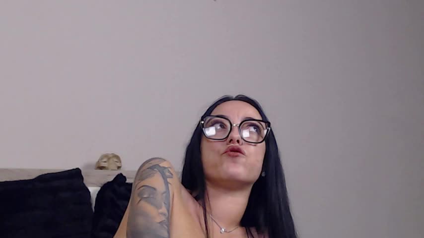 IzabelllNoir Webcam Chat October 28, 2026