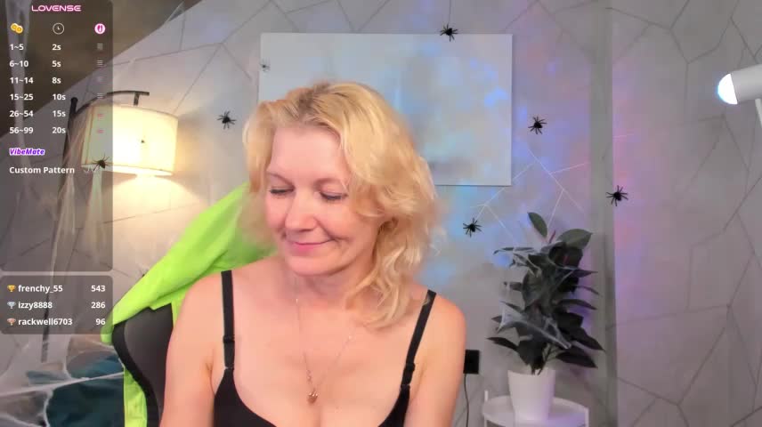 Julie_Lucas Webcam Star October 29, 2026