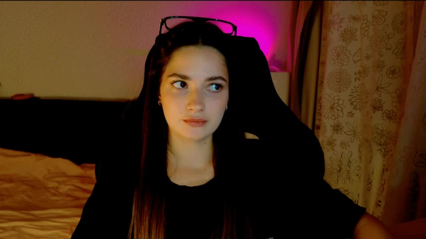 KiraVair Webcam Star October 29, 2026